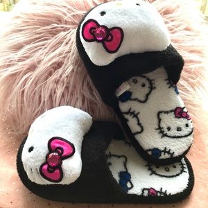 Like New Hello Kitty Foam Slippers L/XL